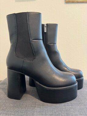 Steve Madden Black Platform Chunky Chelsea Ankle Boots